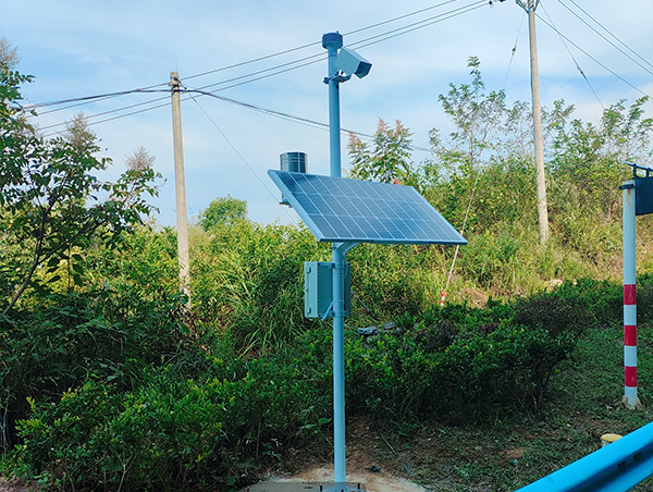 贵州镇远县211国道路面状况监测站案例实拍展示